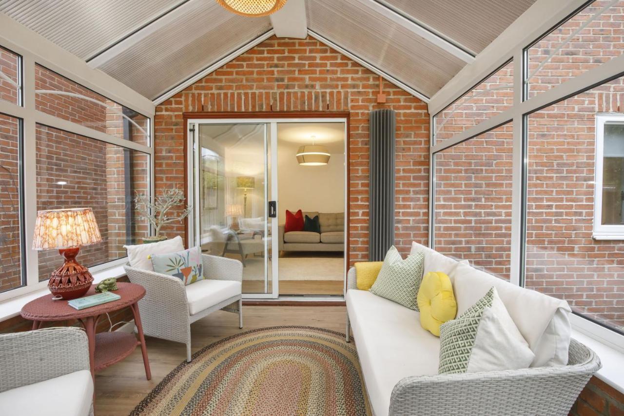 The Willows With Free Parking For 2 Cars Holiday home